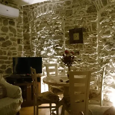 Cozy And Central Apartment