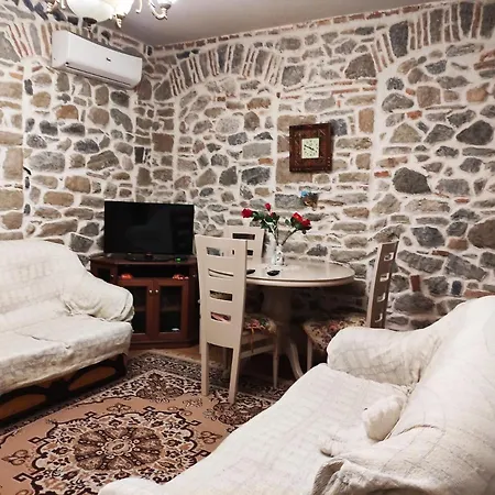Cozy And Central Apartment